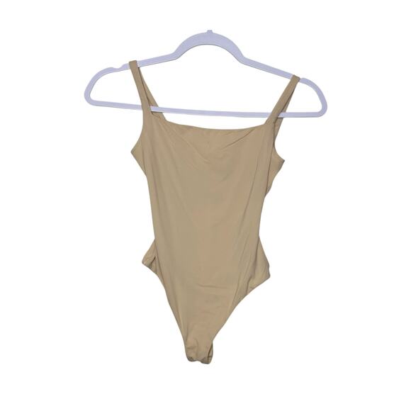 SKIMS Fits Everybody Cami Thong Bodysuit Women M Sand Stretch Comfort Boho - Picture 1 of 6